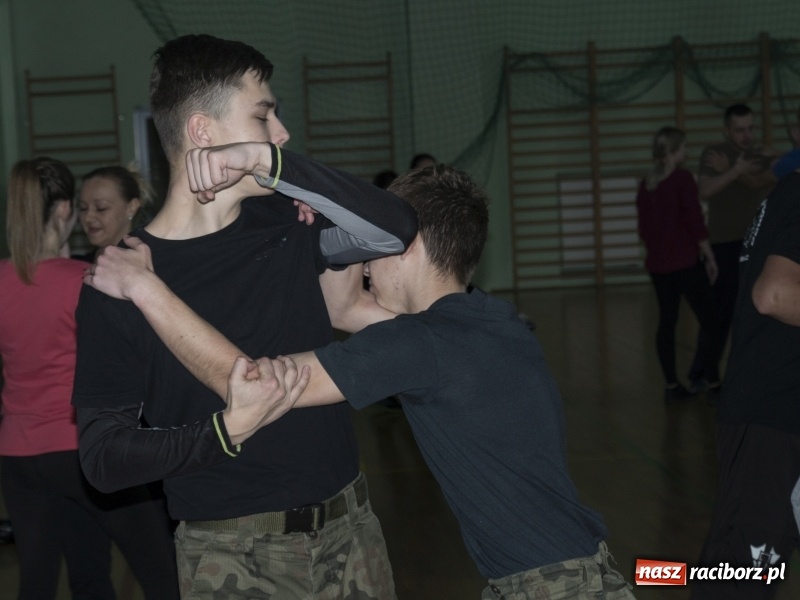 Zdjęcie w galerii na portalu naszraciborz.pl: Rozpoczął się maraton samoobrony Self Defense Expo w Arenie Rafako  wiadomości z regionu