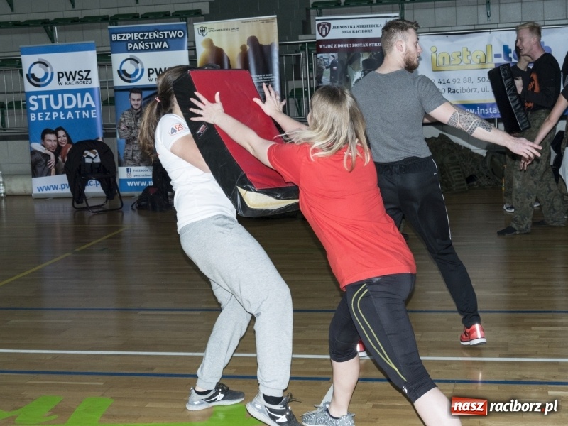 Zdjęcie w galerii na portalu naszraciborz.pl: Rozpoczął się maraton samoobrony Self Defense Expo w Arenie Rafako  wiadomości z regionu