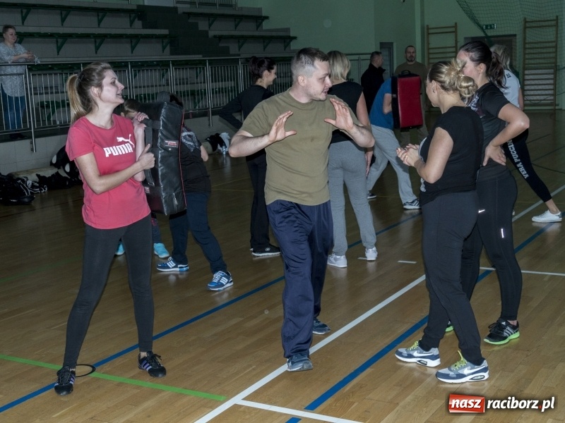 Zdjęcie w galerii na portalu naszraciborz.pl: Rozpoczął się maraton samoobrony Self Defense Expo w Arenie Rafako  wiadomości z regionu