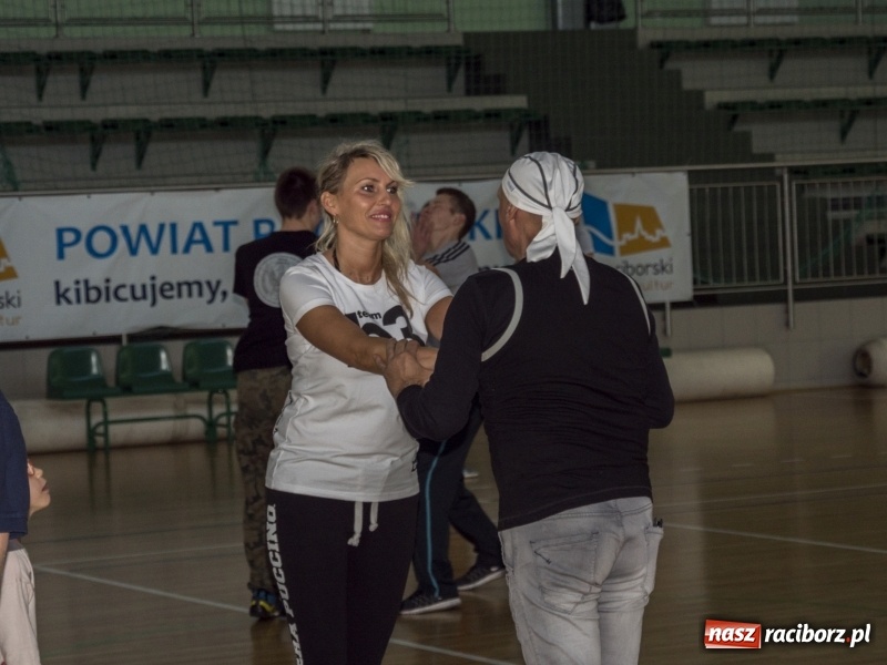 Zdjęcie w galerii na portalu naszraciborz.pl: Rozpoczął się maraton samoobrony Self Defense Expo w Arenie Rafako  wiadomości z regionu