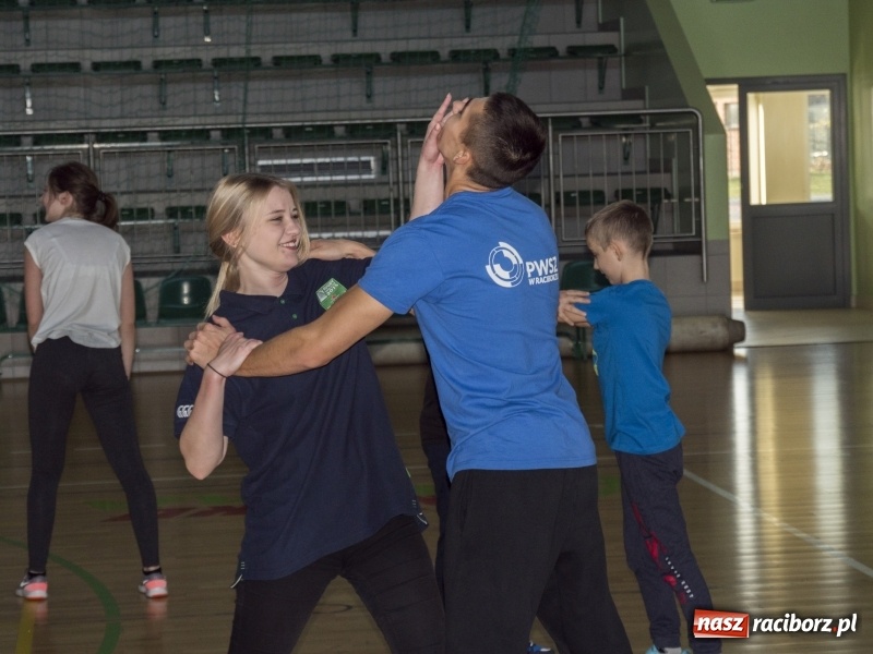 Zdjęcie w galerii na portalu naszraciborz.pl: Rozpoczął się maraton samoobrony Self Defense Expo w Arenie Rafako  wiadomości z regionu