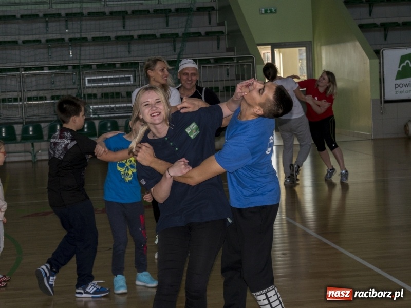 Zdjęcie w galerii na portalu naszraciborz.pl: Rozpoczął się maraton samoobrony Self Defense Expo w Arenie Rafako  wiadomości z regionu