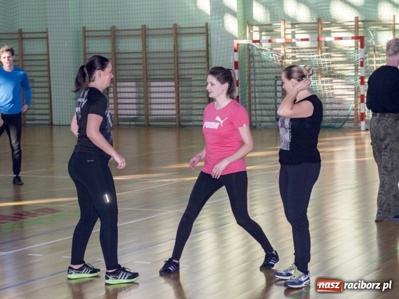 Zdjęcie w galerii na portalu naszraciborz.pl: Rozpoczął się maraton samoobrony Self Defense Expo w Arenie Rafako  wiadomości z regionu