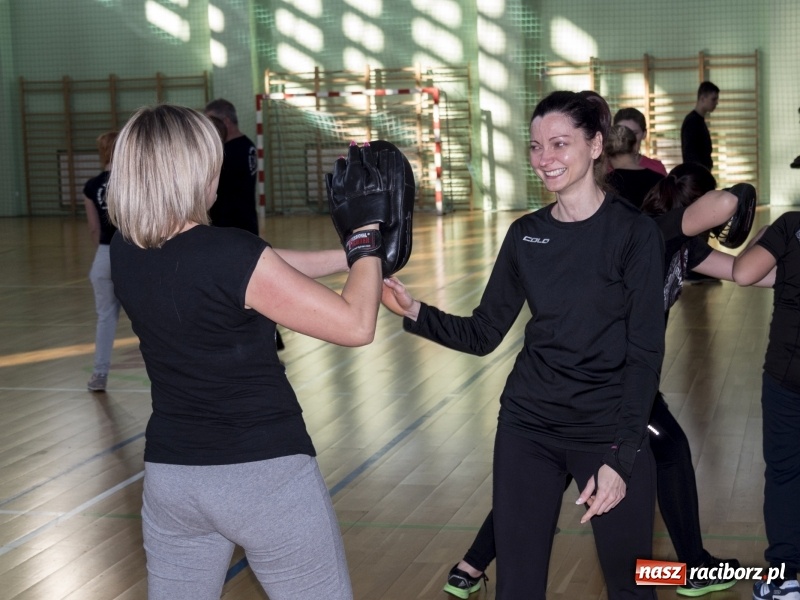 Zdjęcie w galerii na portalu naszraciborz.pl: Rozpoczął się maraton samoobrony Self Defense Expo w Arenie Rafako  wiadomości z regionu