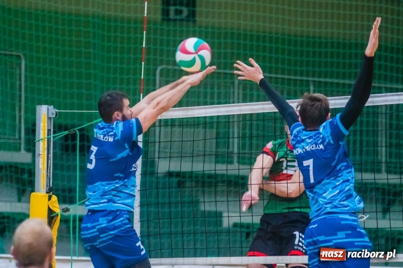 Zdjęcie w galerii na portalu naszraciborz.pl: Dreszczowiec w Arenie Rafako. Wicelider przebudził się w trzecim secie wiadomości z regionu