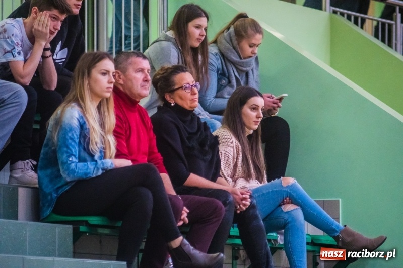 Zdjęcie w galerii na portalu naszraciborz.pl: Dreszczowiec w Arenie Rafako. Wicelider przebudził się w trzecim secie wiadomości z regionu