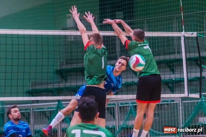 Zdjęcie w galerii na portalu naszraciborz.pl: Dreszczowiec w Arenie Rafako. Wicelider przebudził się w trzecim secie wiadomości z regionu