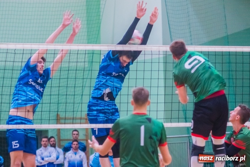 Zdjęcie w galerii na portalu naszraciborz.pl: Dreszczowiec w Arenie Rafako. Wicelider przebudził się w trzecim secie wiadomości z regionu