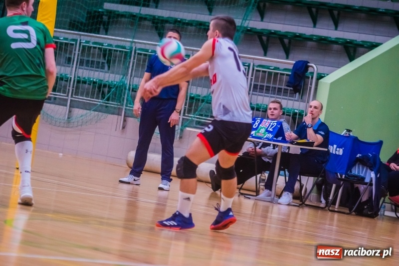 Zdjęcie w galerii na portalu naszraciborz.pl: Dreszczowiec w Arenie Rafako. Wicelider przebudził się w trzecim secie wiadomości z regionu