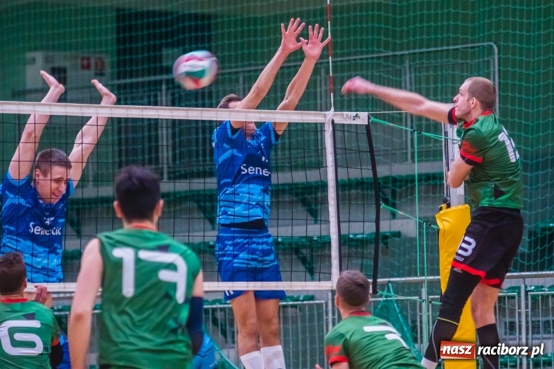 Zdjęcie w galerii na portalu naszraciborz.pl: Dreszczowiec w Arenie Rafako. Wicelider przebudził się w trzecim secie wiadomości z regionu