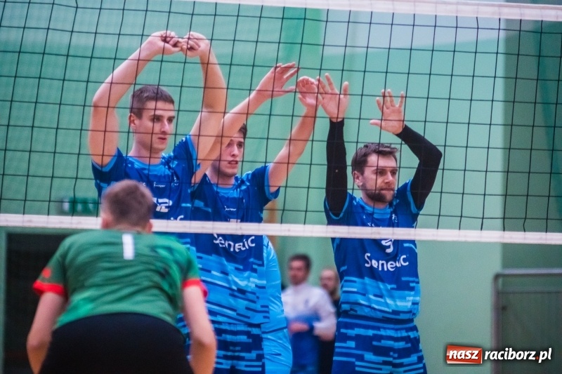 Zdjęcie w galerii na portalu naszraciborz.pl: Dreszczowiec w Arenie Rafako. Wicelider przebudził się w trzecim secie wiadomości z regionu