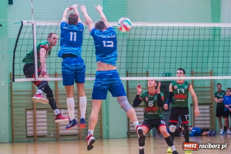 Zdjęcie w galerii na portalu naszraciborz.pl: Dreszczowiec w Arenie Rafako. Wicelider przebudził się w trzecim secie wiadomości z regionu