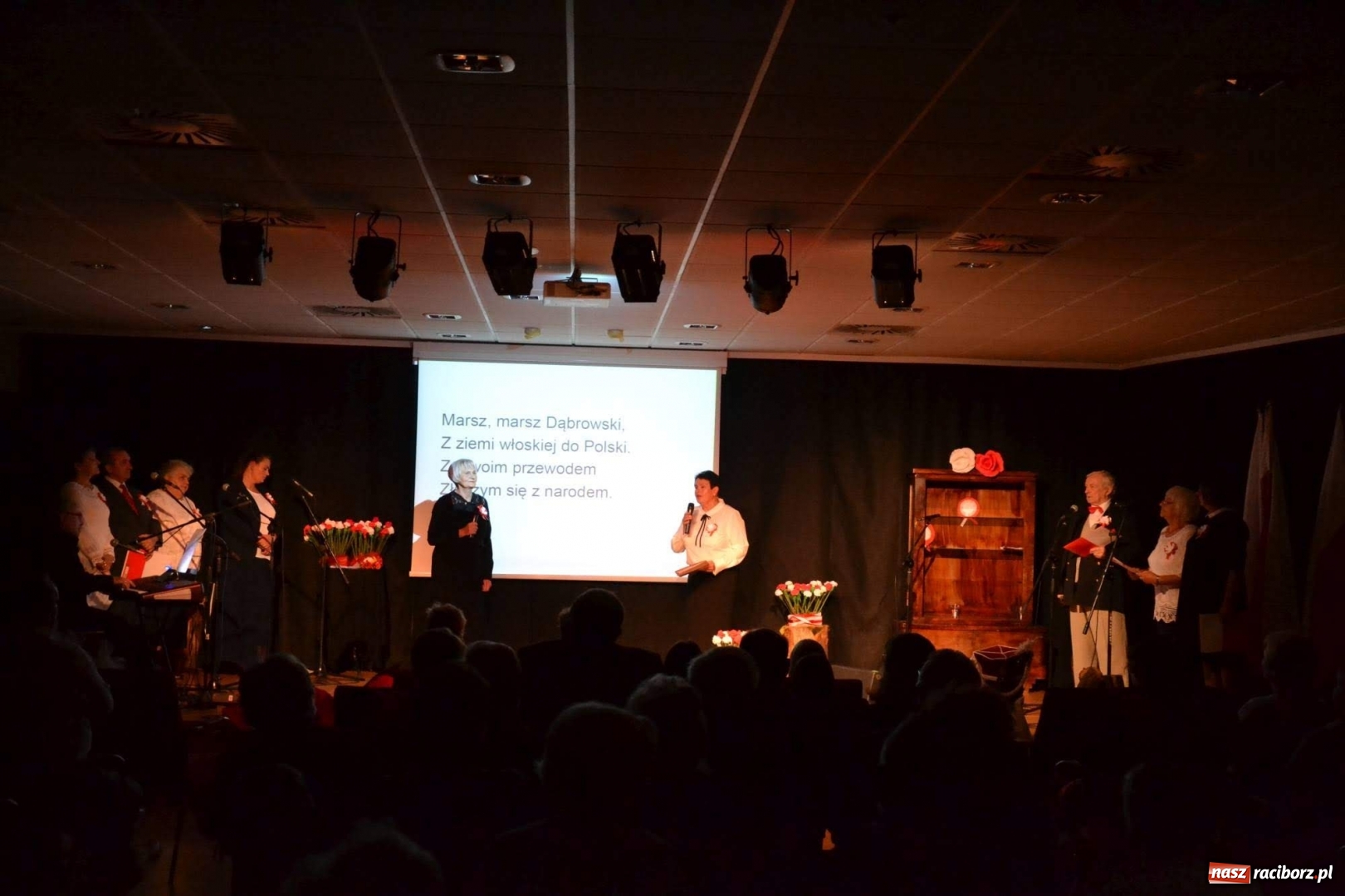 Zdjęcie w galerii na portalu naszraciborz.pl: Patriotyczny wieczór na raciborskim zamku  wiadomości z regionu