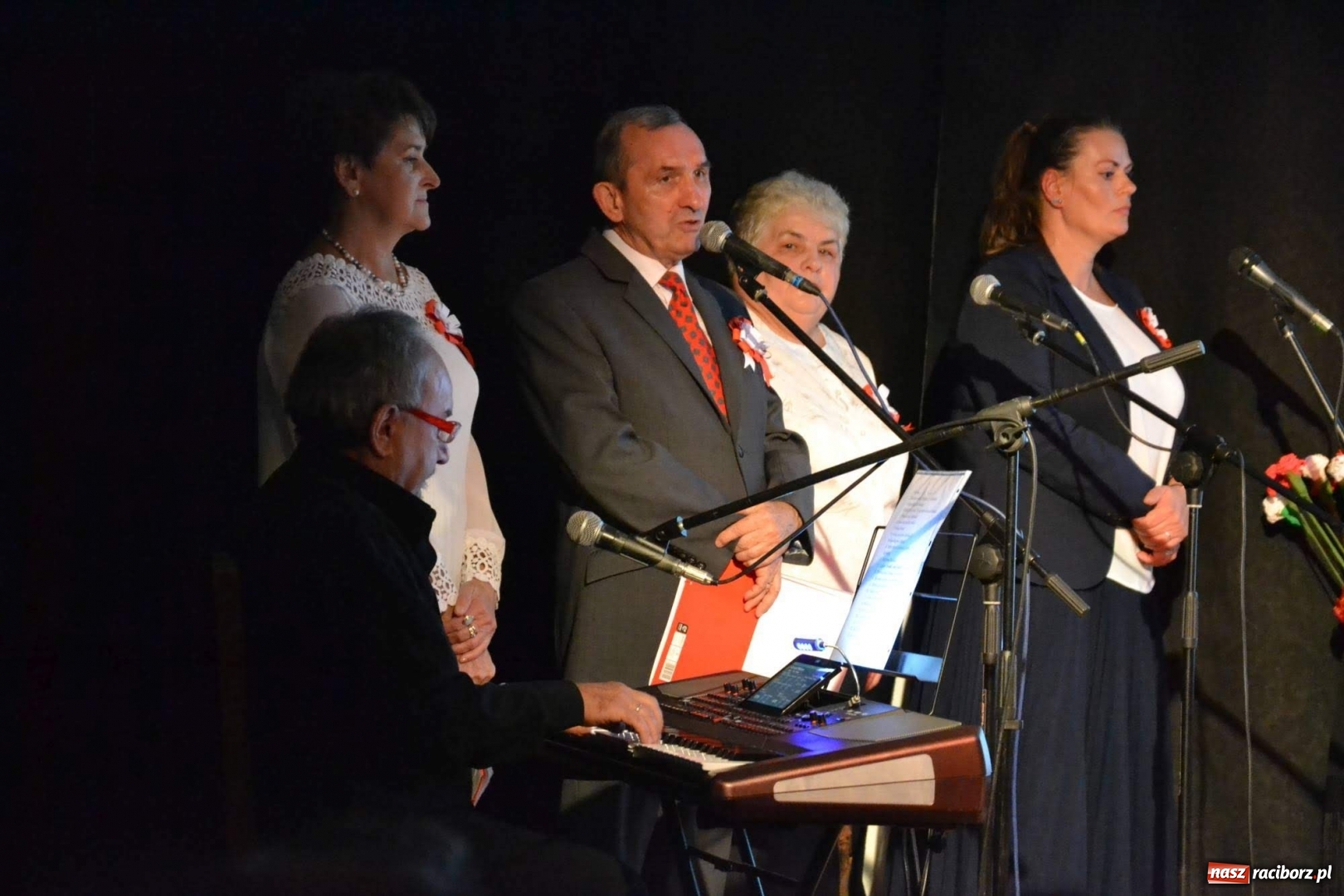 Zdjęcie w galerii na portalu naszraciborz.pl: Patriotyczny wieczór na raciborskim zamku  wiadomości z regionu