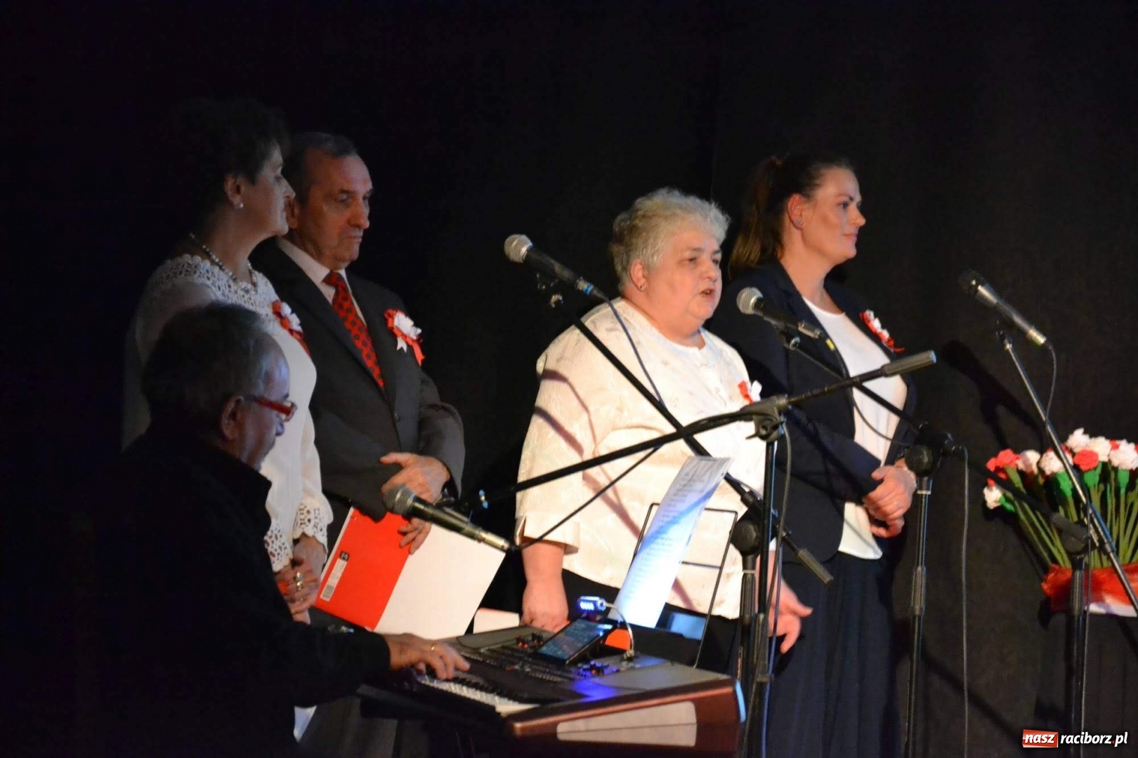 Zdjęcie w galerii na portalu naszraciborz.pl: Patriotyczny wieczór na raciborskim zamku  wiadomości z regionu