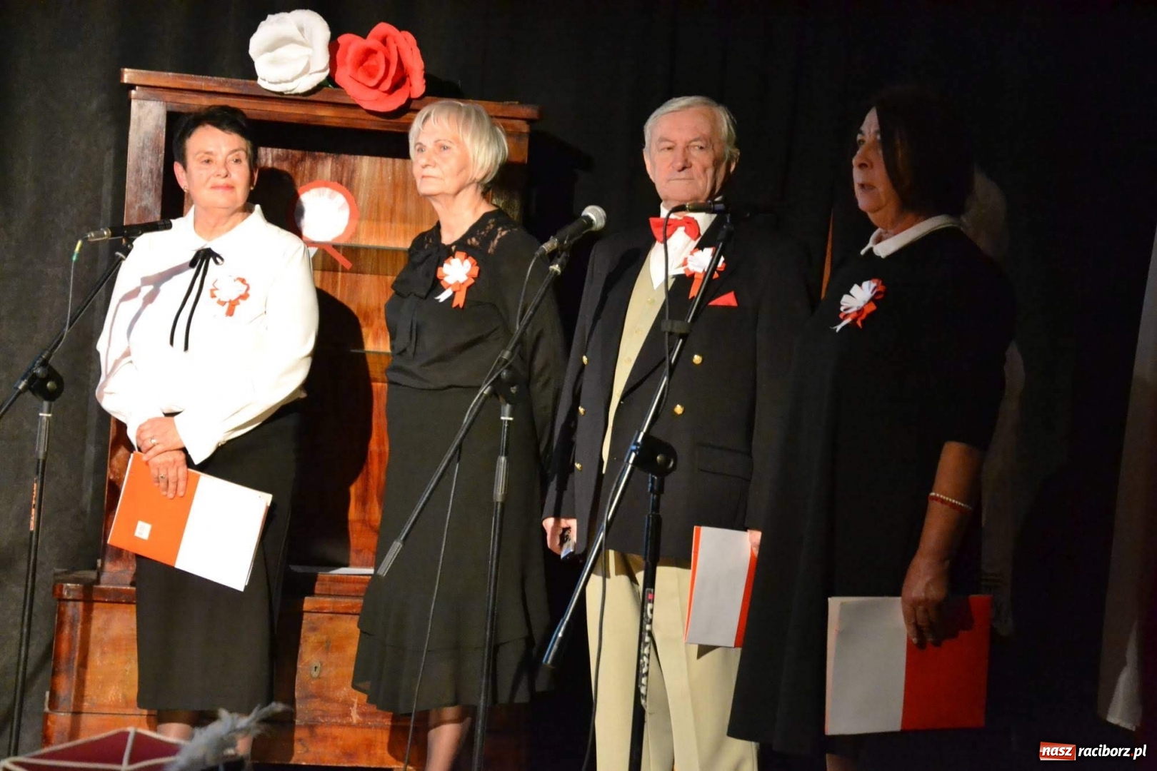 Zdjęcie w galerii na portalu naszraciborz.pl: Patriotyczny wieczór na raciborskim zamku  wiadomości z regionu