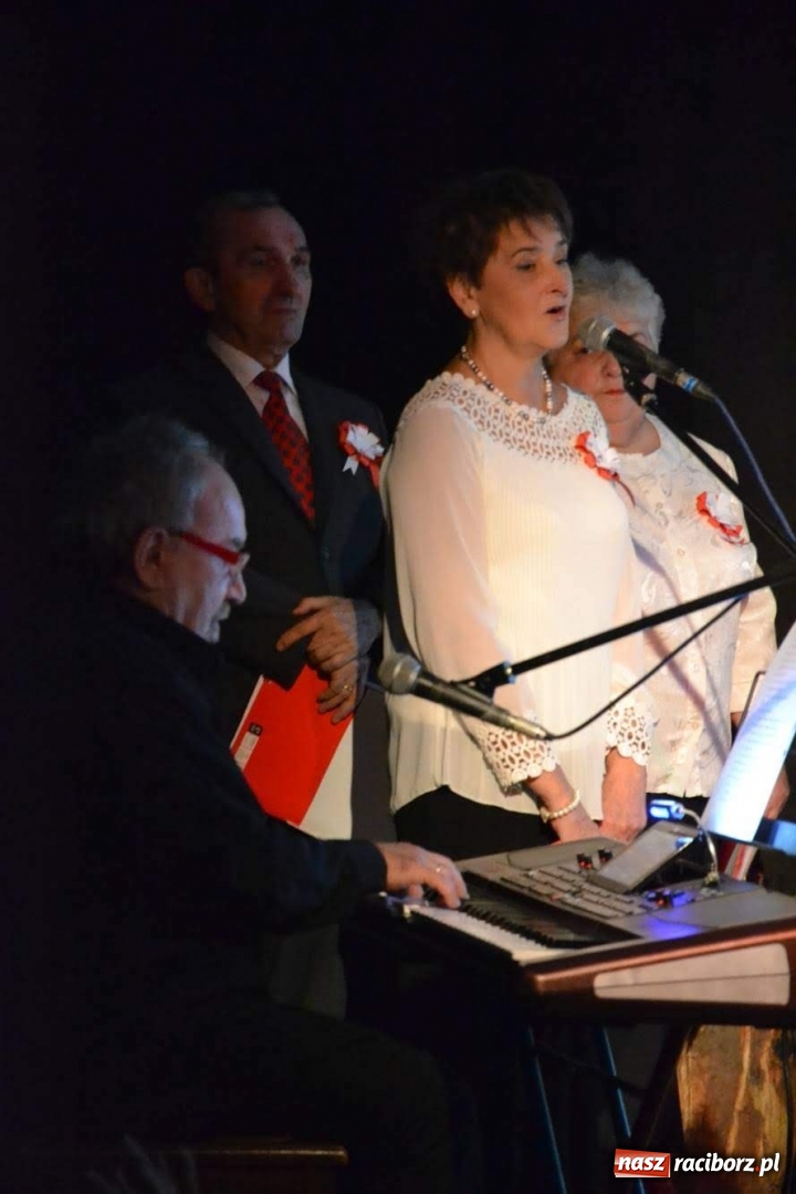 Zdjęcie w galerii na portalu naszraciborz.pl: Patriotyczny wieczór na raciborskim zamku  wiadomości z regionu