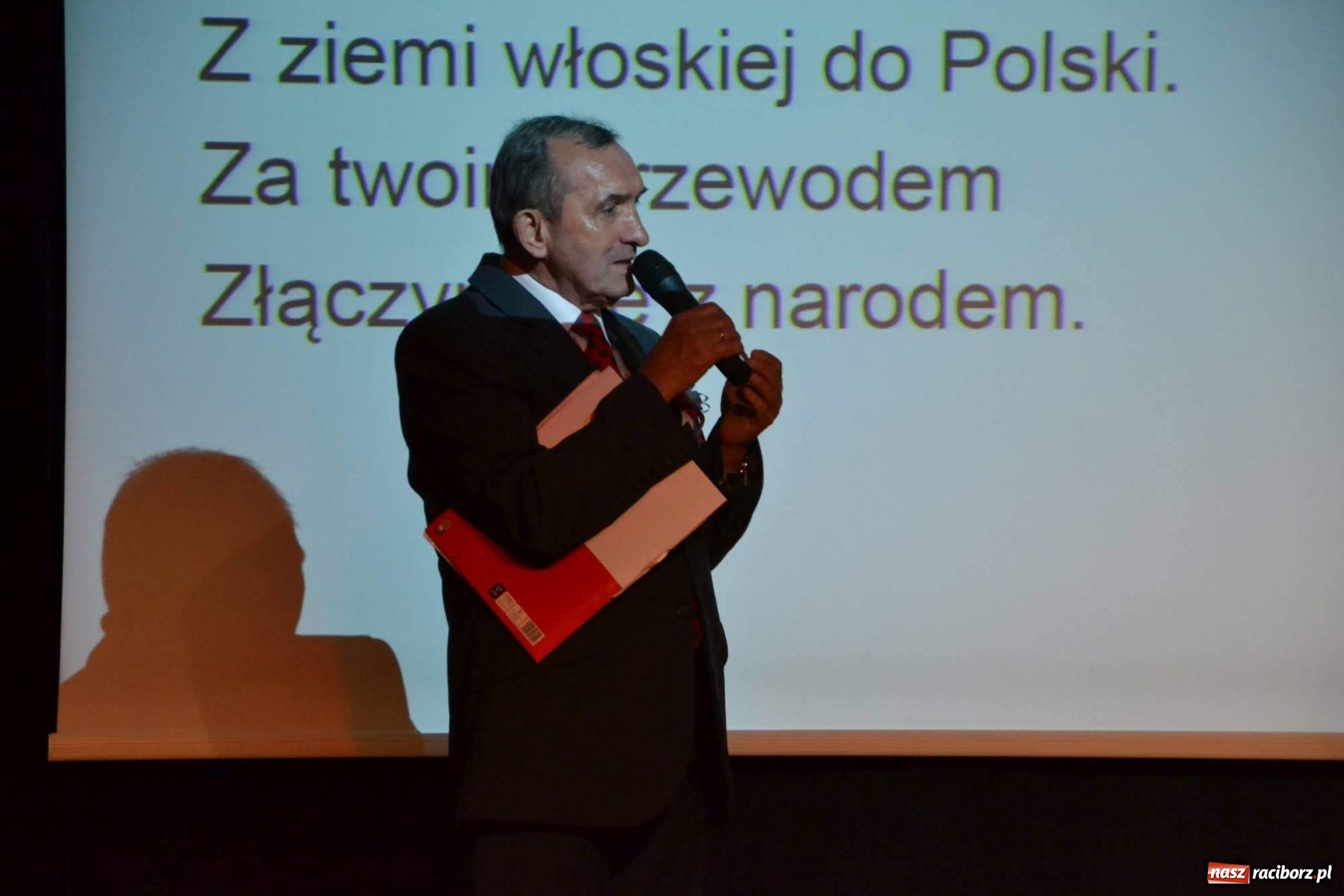 Zdjęcie w galerii na portalu naszraciborz.pl: Patriotyczny wieczór na raciborskim zamku  wiadomości z regionu
