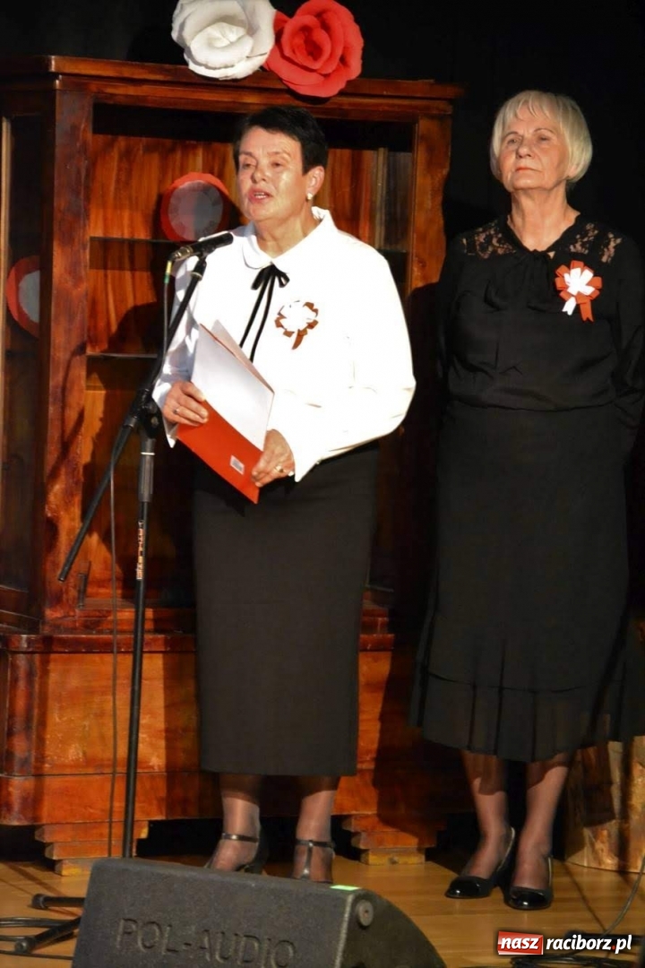 Zdjęcie w galerii na portalu naszraciborz.pl: Patriotyczny wieczór na raciborskim zamku  wiadomości z regionu