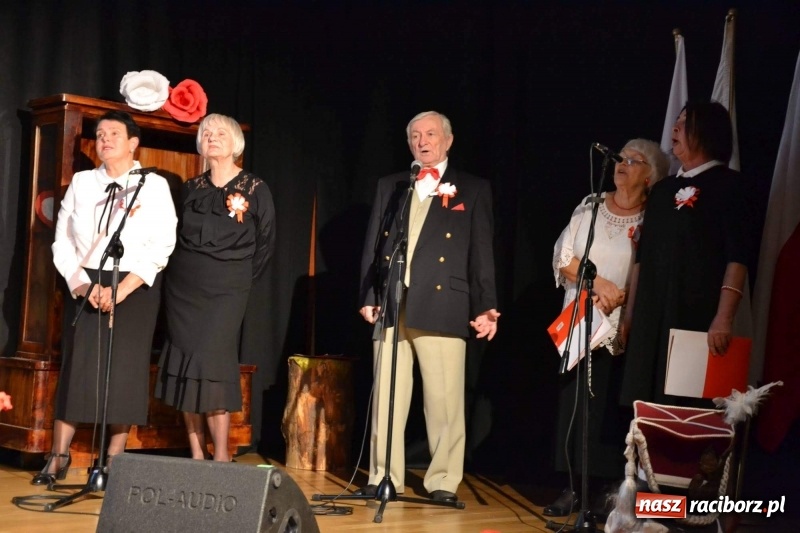 Zdjęcie w galerii na portalu naszraciborz.pl: Patriotyczny wieczór na raciborskim zamku  wiadomości z regionu