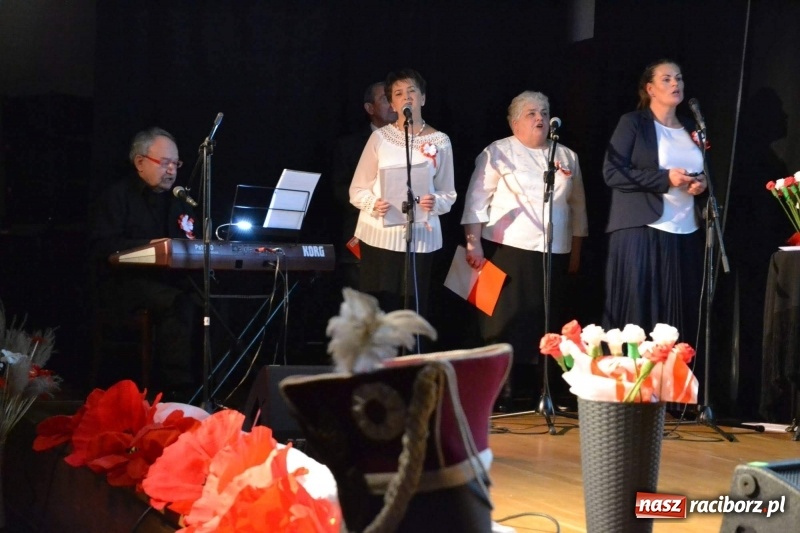 Zdjęcie w galerii na portalu naszraciborz.pl: Patriotyczny wieczór na raciborskim zamku  wiadomości z regionu