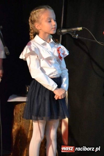 Zdjęcie w galerii na portalu naszraciborz.pl: Patriotyczny wieczór na raciborskim zamku  wiadomości z regionu