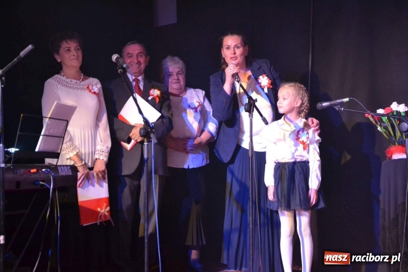 Zdjęcie w galerii na portalu naszraciborz.pl: Patriotyczny wieczór na raciborskim zamku  wiadomości z regionu