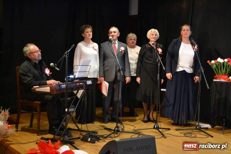 Zdjęcie w galerii na portalu naszraciborz.pl: Patriotyczny wieczór na raciborskim zamku  wiadomości z regionu