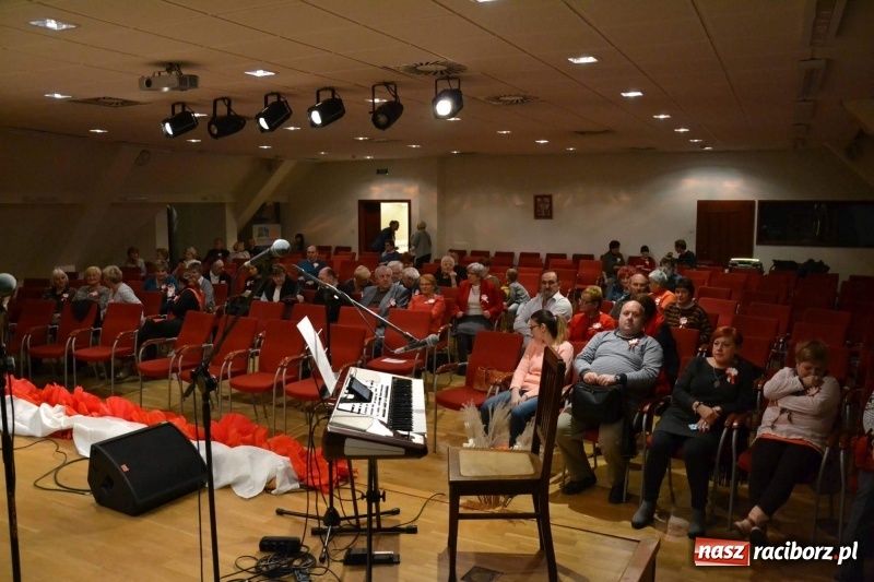 Zdjęcie w galerii na portalu naszraciborz.pl: Patriotyczny wieczór na raciborskim zamku  wiadomości z regionu