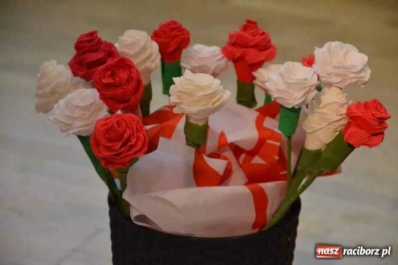 Zdjęcie w galerii na portalu naszraciborz.pl: Patriotyczny wieczór na raciborskim zamku  wiadomości z regionu