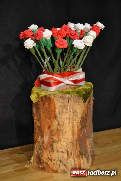 Zdjęcie w galerii na portalu naszraciborz.pl: Patriotyczny wieczór na raciborskim zamku  wiadomości z regionu