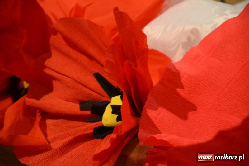 Zdjęcie w galerii na portalu naszraciborz.pl: Patriotyczny wieczór na raciborskim zamku  wiadomości z regionu