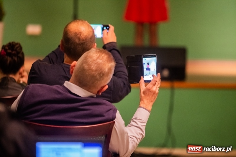 Zdjęcie w galerii na portalu naszraciborz.pl: Koncert Jesienny w wykonaniu wokalistów Studia Muzyki, Piosenki i Teatru ARS  wiadomości z regionu