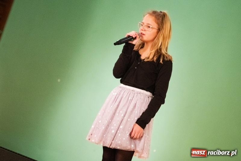 Zdjęcie w galerii na portalu naszraciborz.pl: Koncert Jesienny w wykonaniu wokalistów Studia Muzyki, Piosenki i Teatru ARS  wiadomości z regionu