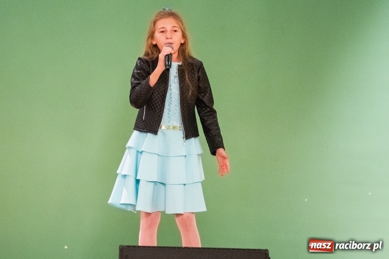 Zdjęcie w galerii na portalu naszraciborz.pl: Koncert Jesienny w wykonaniu wokalistów Studia Muzyki, Piosenki i Teatru ARS  wiadomości z regionu