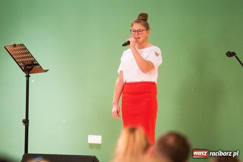 Zdjęcie w galerii na portalu naszraciborz.pl: Koncert Jesienny w wykonaniu wokalistów Studia Muzyki, Piosenki i Teatru ARS  wiadomości z regionu