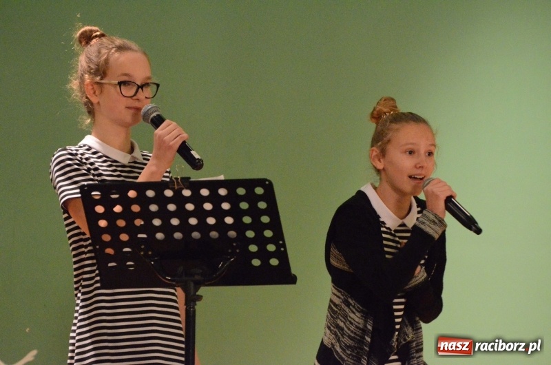 Zdjęcie w galerii na portalu naszraciborz.pl: Koncert Jesienny w wykonaniu wokalistów Studia Muzyki, Piosenki i Teatru ARS  wiadomości z regionu