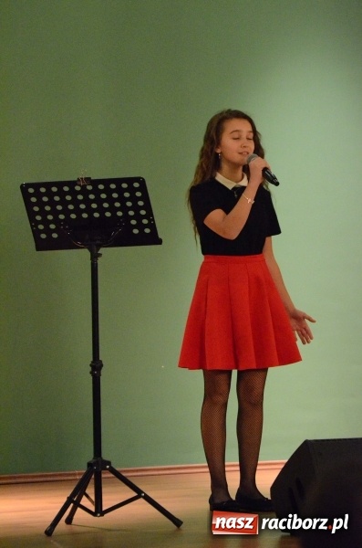 Zdjęcie w galerii na portalu naszraciborz.pl: Koncert Jesienny w wykonaniu wokalistów Studia Muzyki, Piosenki i Teatru ARS  wiadomości z regionu