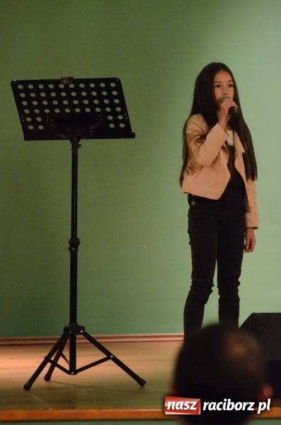 Zdjęcie w galerii na portalu naszraciborz.pl: Koncert Jesienny w wykonaniu wokalistów Studia Muzyki, Piosenki i Teatru ARS  wiadomości z regionu