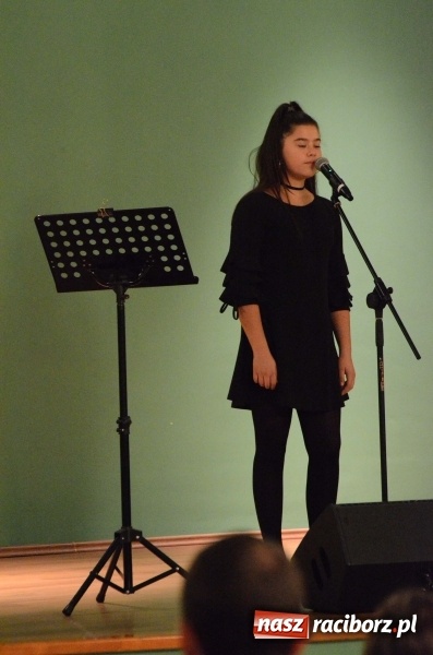 Zdjęcie w galerii na portalu naszraciborz.pl: Koncert Jesienny w wykonaniu wokalistów Studia Muzyki, Piosenki i Teatru ARS  wiadomości z regionu