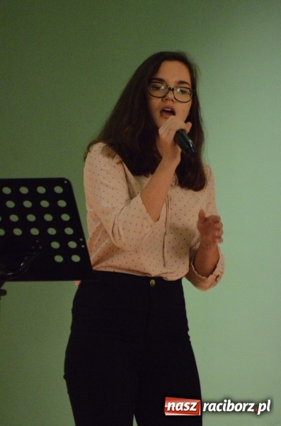 Zdjęcie w galerii na portalu naszraciborz.pl: Koncert Jesienny w wykonaniu wokalistów Studia Muzyki, Piosenki i Teatru ARS  wiadomości z regionu