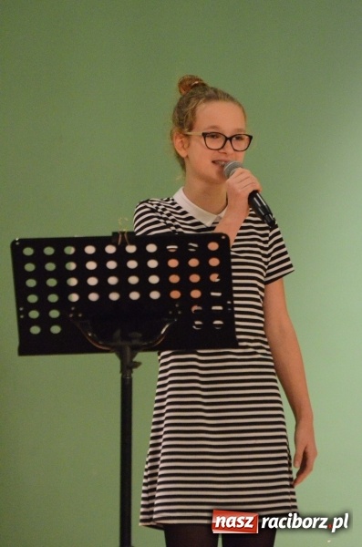 Zdjęcie w galerii na portalu naszraciborz.pl: Koncert Jesienny w wykonaniu wokalistów Studia Muzyki, Piosenki i Teatru ARS  wiadomości z regionu