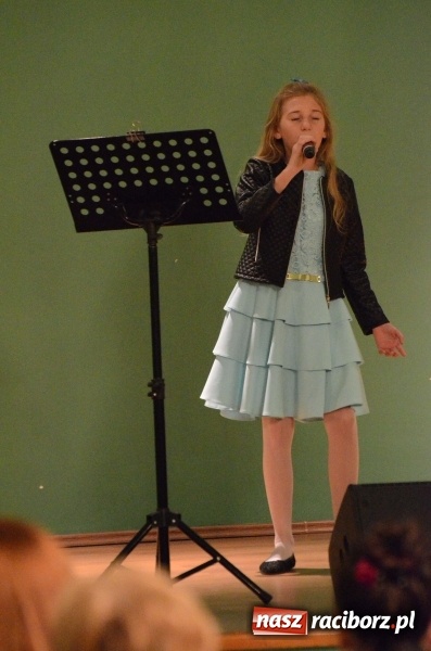 Zdjęcie w galerii na portalu naszraciborz.pl: Koncert Jesienny w wykonaniu wokalistów Studia Muzyki, Piosenki i Teatru ARS  wiadomości z regionu