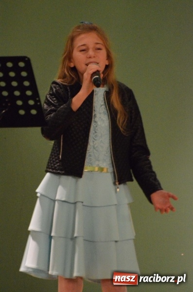 Zdjęcie w galerii na portalu naszraciborz.pl: Koncert Jesienny w wykonaniu wokalistów Studia Muzyki, Piosenki i Teatru ARS  wiadomości z regionu