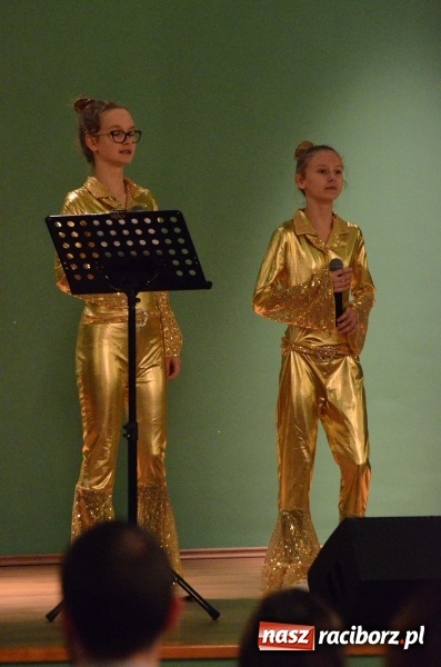 Zdjęcie w galerii na portalu naszraciborz.pl: Koncert Jesienny w wykonaniu wokalistów Studia Muzyki, Piosenki i Teatru ARS  wiadomości z regionu