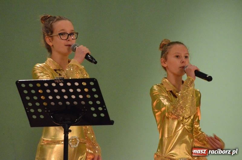 Zdjęcie w galerii na portalu naszraciborz.pl: Koncert Jesienny w wykonaniu wokalistów Studia Muzyki, Piosenki i Teatru ARS  wiadomości z regionu