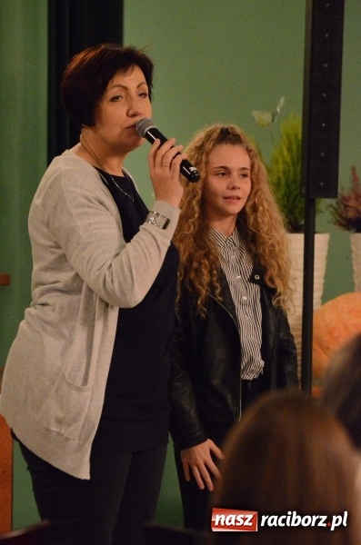 Zdjęcie w galerii na portalu naszraciborz.pl: Koncert Jesienny w wykonaniu wokalistów Studia Muzyki, Piosenki i Teatru ARS  wiadomości z regionu
