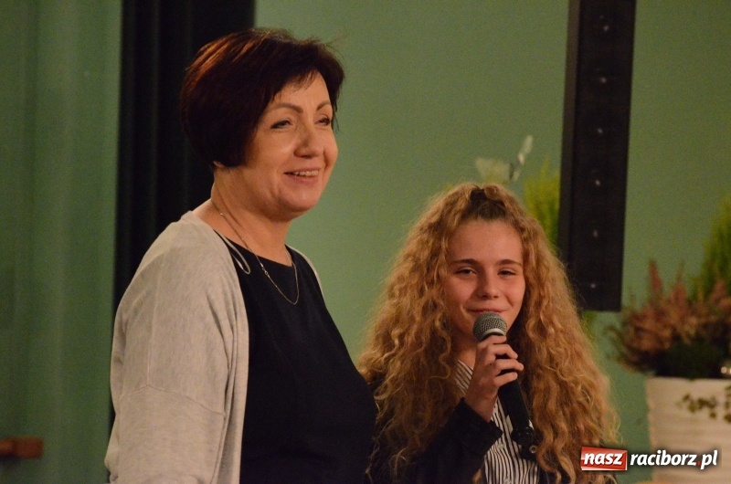 Zdjęcie w galerii na portalu naszraciborz.pl: Koncert Jesienny w wykonaniu wokalistów Studia Muzyki, Piosenki i Teatru ARS  wiadomości z regionu