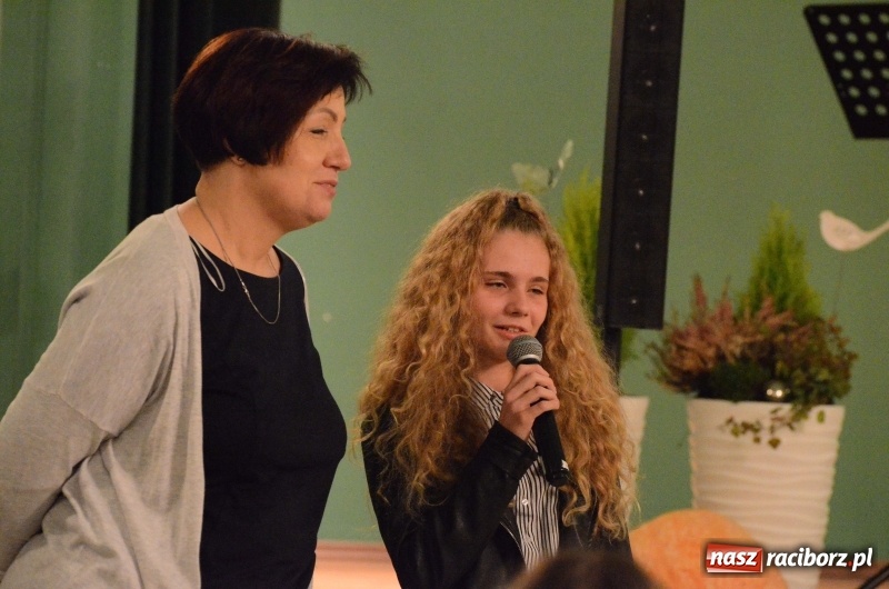 Zdjęcie w galerii na portalu naszraciborz.pl: Koncert Jesienny w wykonaniu wokalistów Studia Muzyki, Piosenki i Teatru ARS  wiadomości z regionu