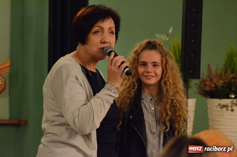 Zdjęcie w galerii na portalu naszraciborz.pl: Koncert Jesienny w wykonaniu wokalistów Studia Muzyki, Piosenki i Teatru ARS  wiadomości z regionu